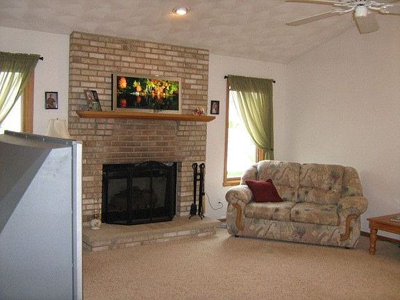 3rd image of 4195 Berkshire Way