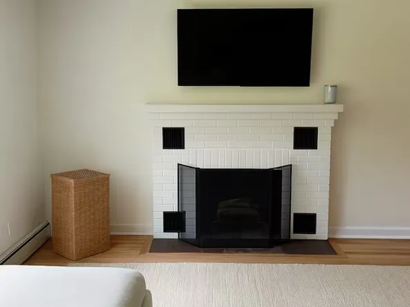 (undisclosed Address), Hampton Bays, NY 11946