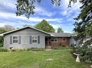 810 NW 7th Ave, Galva, IL 61434