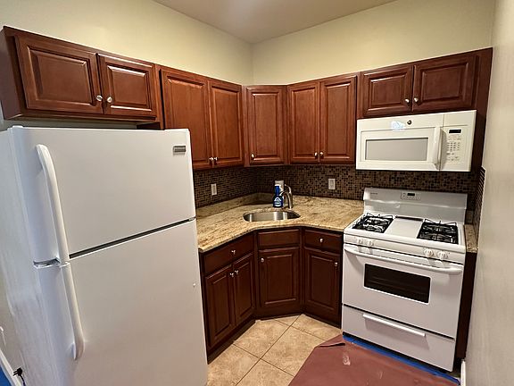 2nd image of 165 Barclay Ave