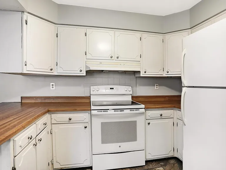 9803 Lakewood Dr W — Photo 15