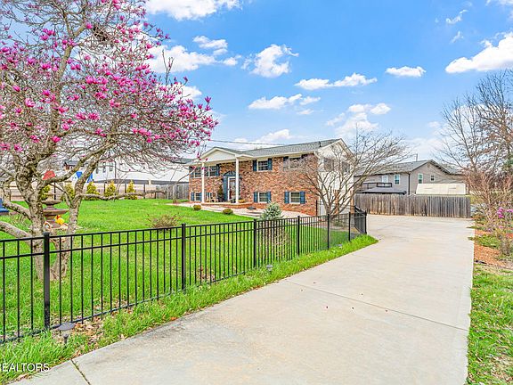 5th image of 724 Hidden Valley Rd