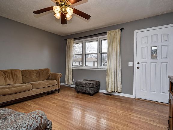 4th image of 207 S Dennis Ave