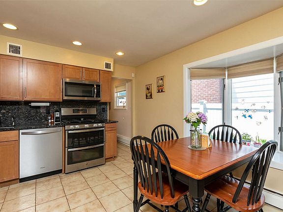 3rd image of 20 Seaview Ln