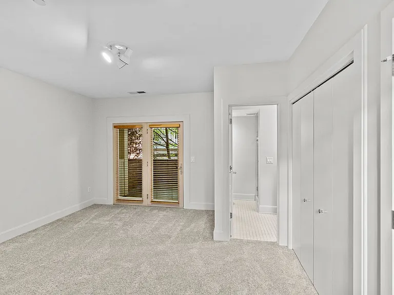 420 Queens Rd #7 — Photo 17