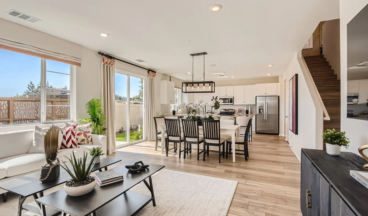 4 bed, 2253 sqft, $3,699 — Photo 4