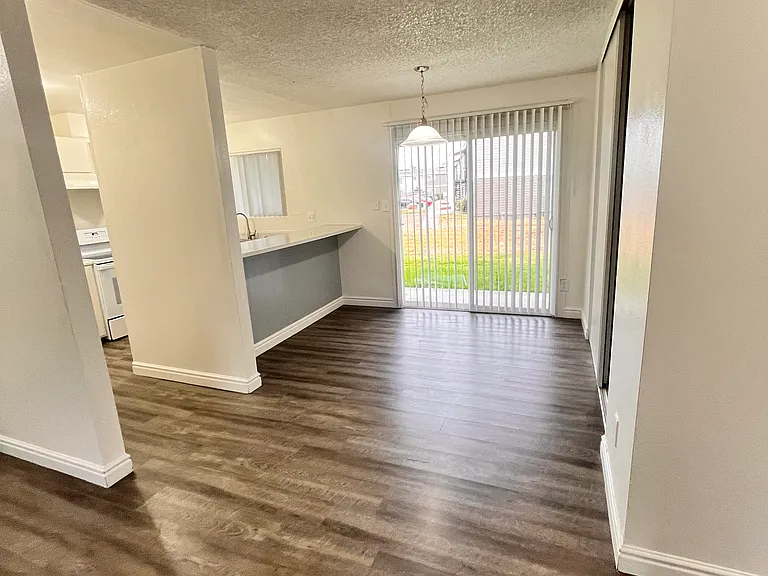 WIllowbrook Apartments — Photo 24