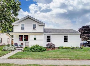 504 Defiance St, Howe, IN 46746