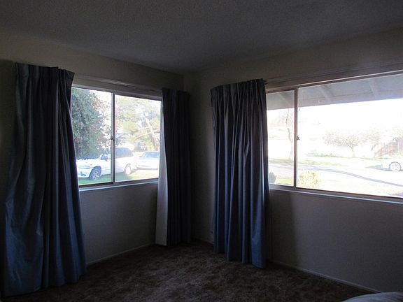5th image of 3241 N Ezie Ave