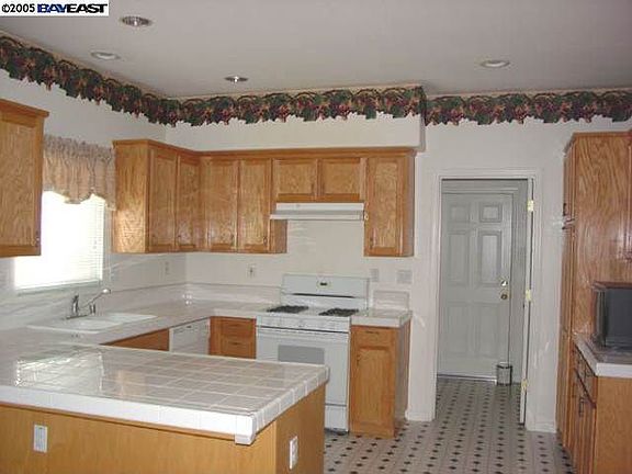 2nd image of 4167 Heirloom Ln