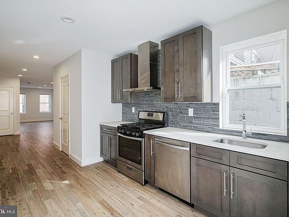 4th image of 2028 E Firth St