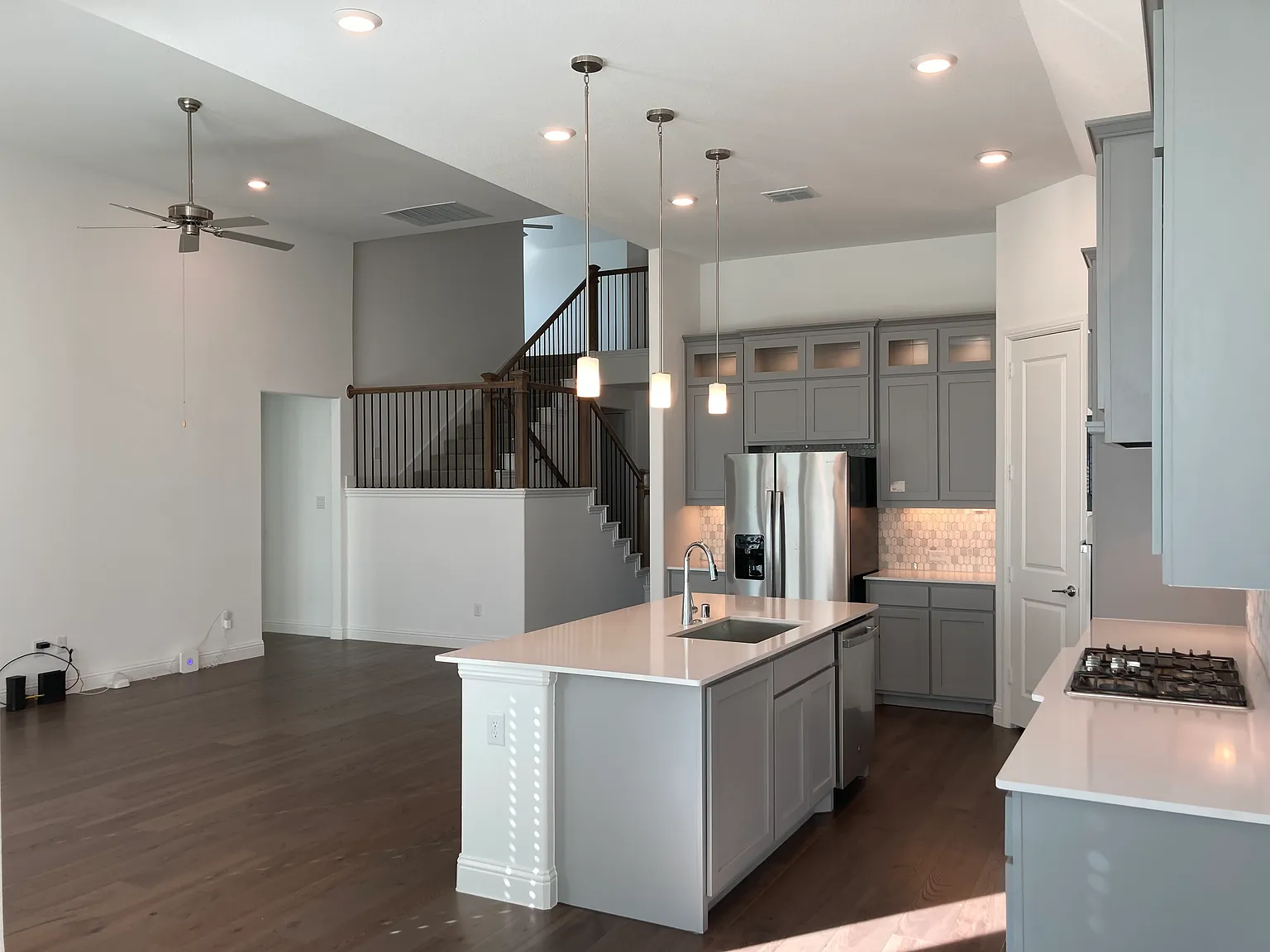 4 bed, 3041 sqft, $4,350 — Photo 3
