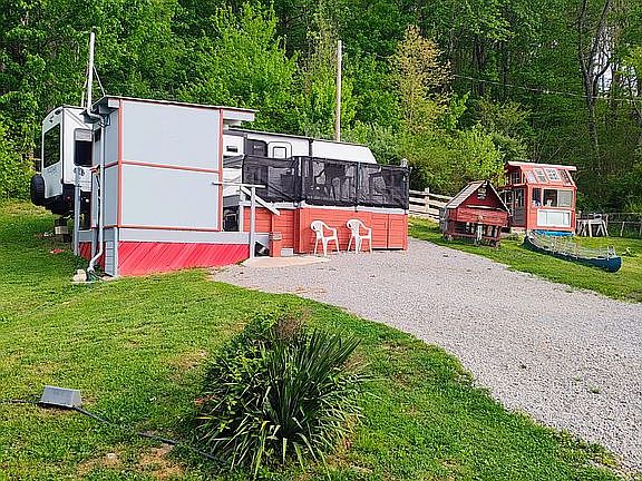 RV,deck,& laundry shed