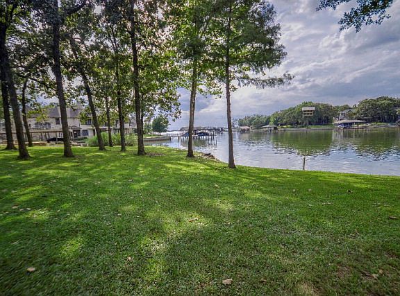 4th image of 400 Saint Andrews Dr