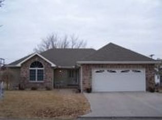 305 Winner Ave, Gower, MO 64454
