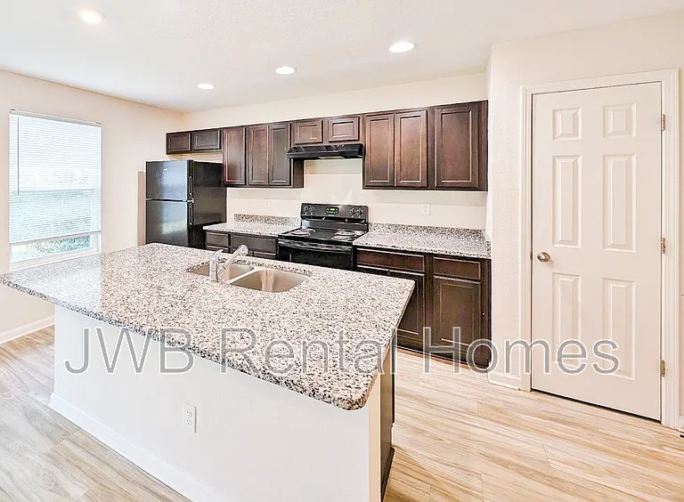 3159 Phyllis St — Photo 2