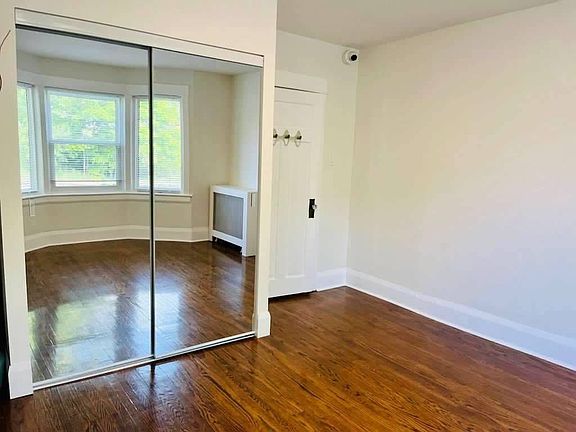 4th image of 379 Parkside Dr #1