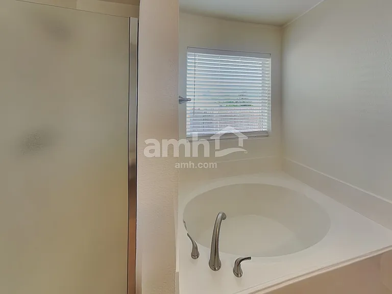 9921 Thomas Jefferson Dr — Photo 14