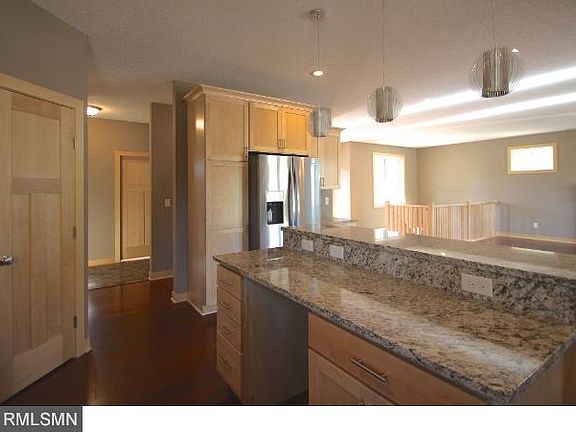 3rd image of 1010 Sunset Dr