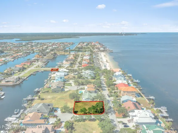 5650 Westshore Dr, New Pt Richey, FL 34652