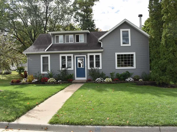 203 W 5th St, Riceville, IA 50466