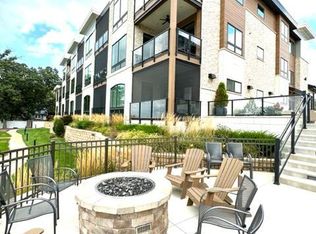 5604 Lake Edge Rd UNIT 303, Mc Farland, WI 53558