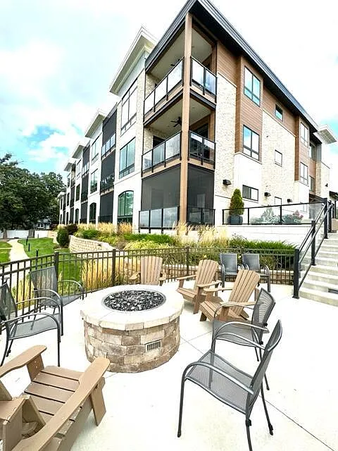 5604 Lake Edge ROAD #303 photo 1