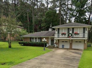 3182 Crestview Dr, Pineville, LA 71360
