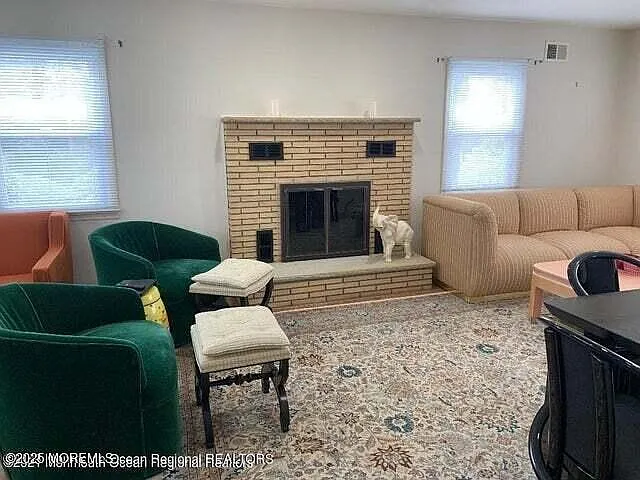 4 bed, 2.5 bath, 1836 sqft, $2,500 — Photo 2