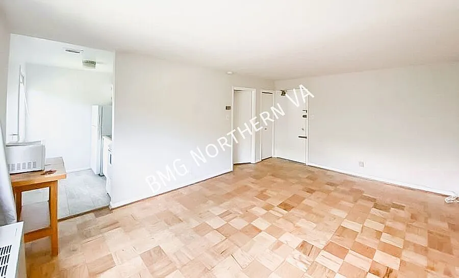 Sun-Filled And Bright Studio Apartment With 1 Bathroom In Much Sought After Palisades In DC with ... — Photo 4