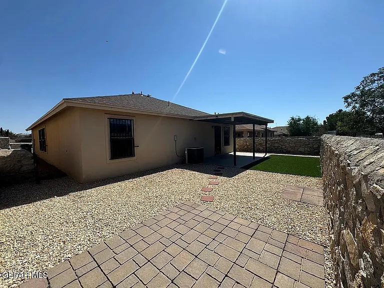 10041 Paloma Dr — Photo 2