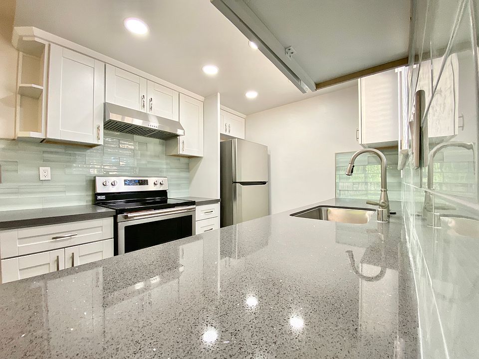 Kitchen right side