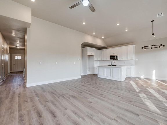4th image of 100 Hackberry Ln