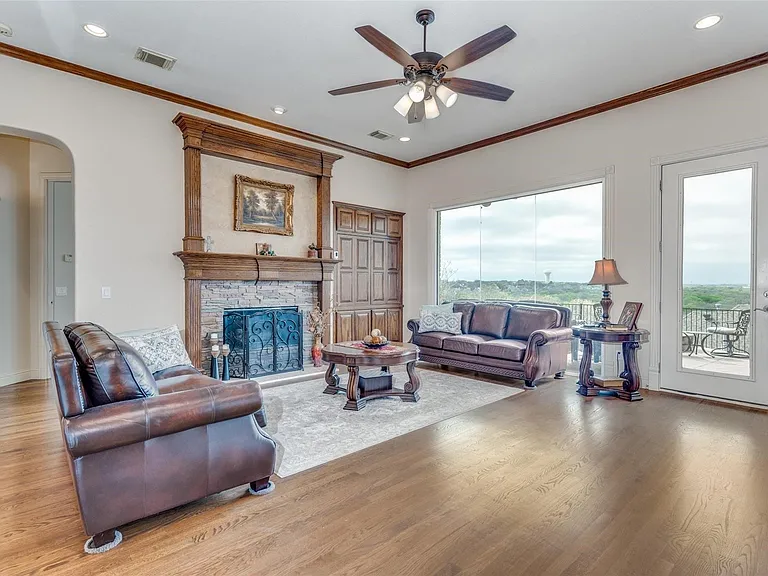 604 Promontory Dr — Photo 5