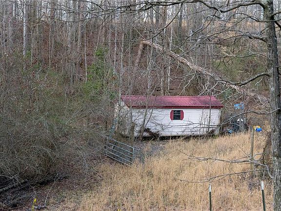 3rd image of 1475 Paradise Park Rd