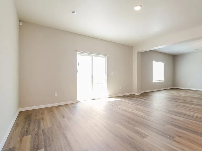 2120 Christina St — Photo 8