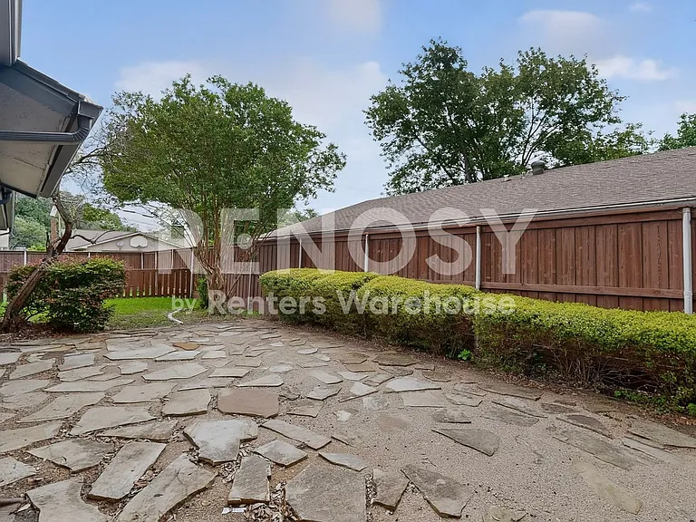 913 Overdowns Dr — Photo 11