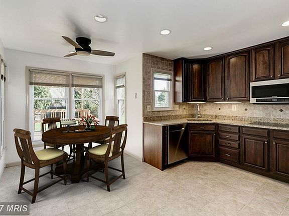 Kitchen (1 of 3)