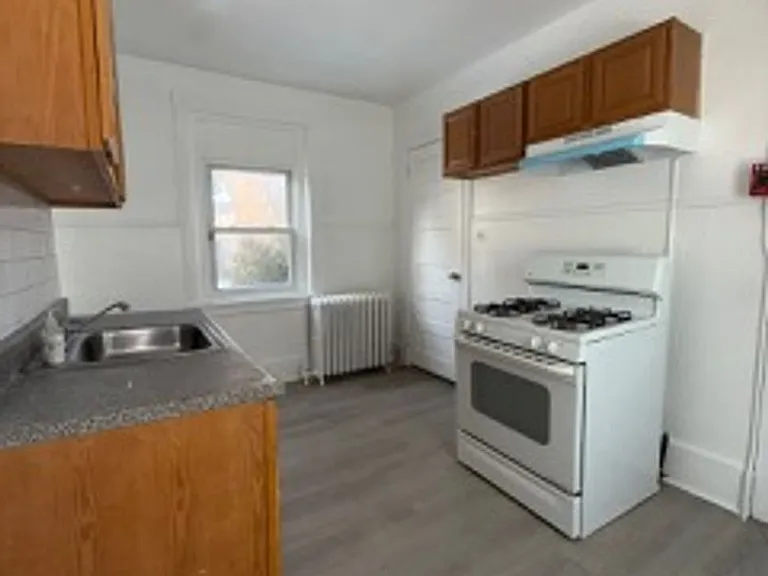 321 E Price St — Photo 5