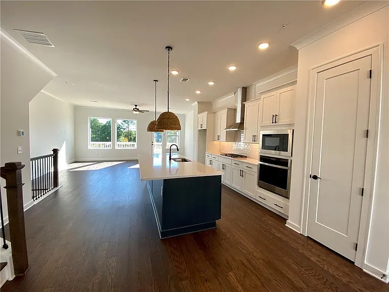 435 Ashbury Dr — Photo 10