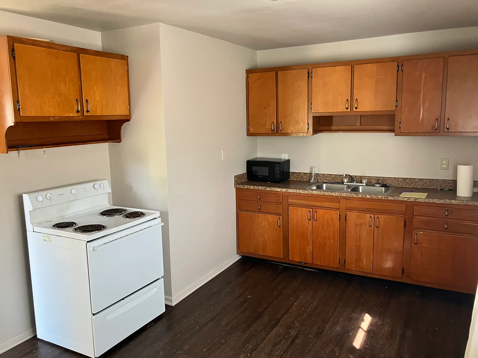 3 bed, 950 sqft, $1,100 — Photo 4