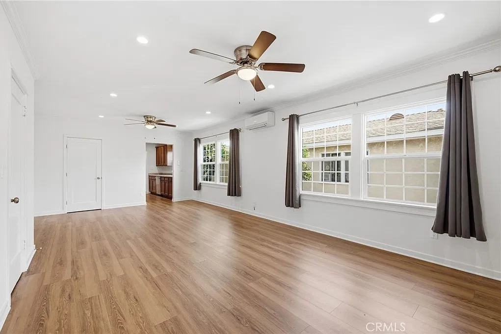 1 bed, 942 sqft, $2,050 — Photo 2