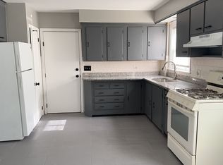 6 Pulaski St, Fall River, MA 02721