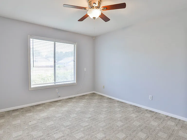 1300 Brentwood Cir #D — Photo 23
