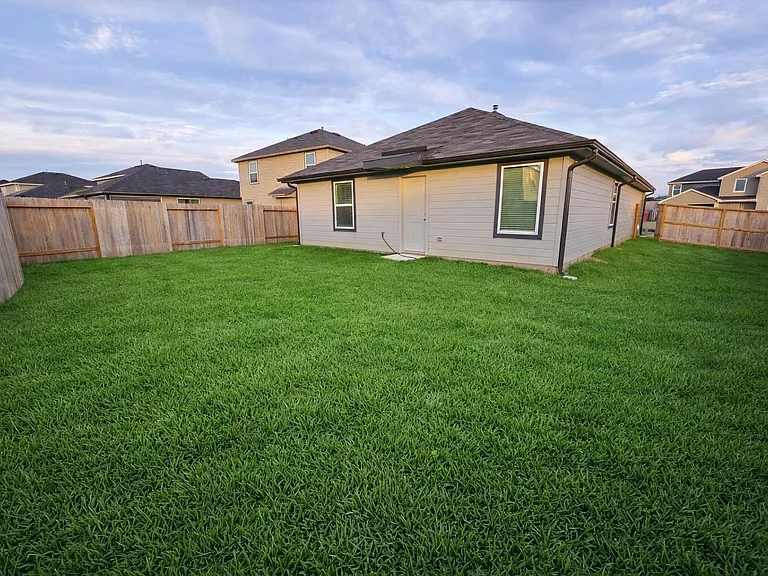 40821 Hawthorne Glades St — Photo 20