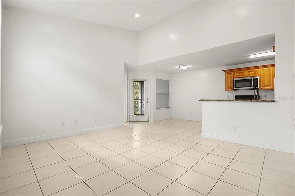 2 bed, 2.0 bath, 947 sqft, $1,600 — Photo 4