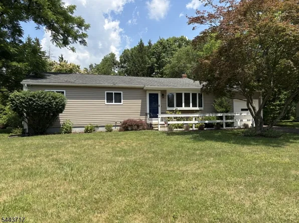 60 Meadowbrook Dr, Hillsborough, NJ 08844