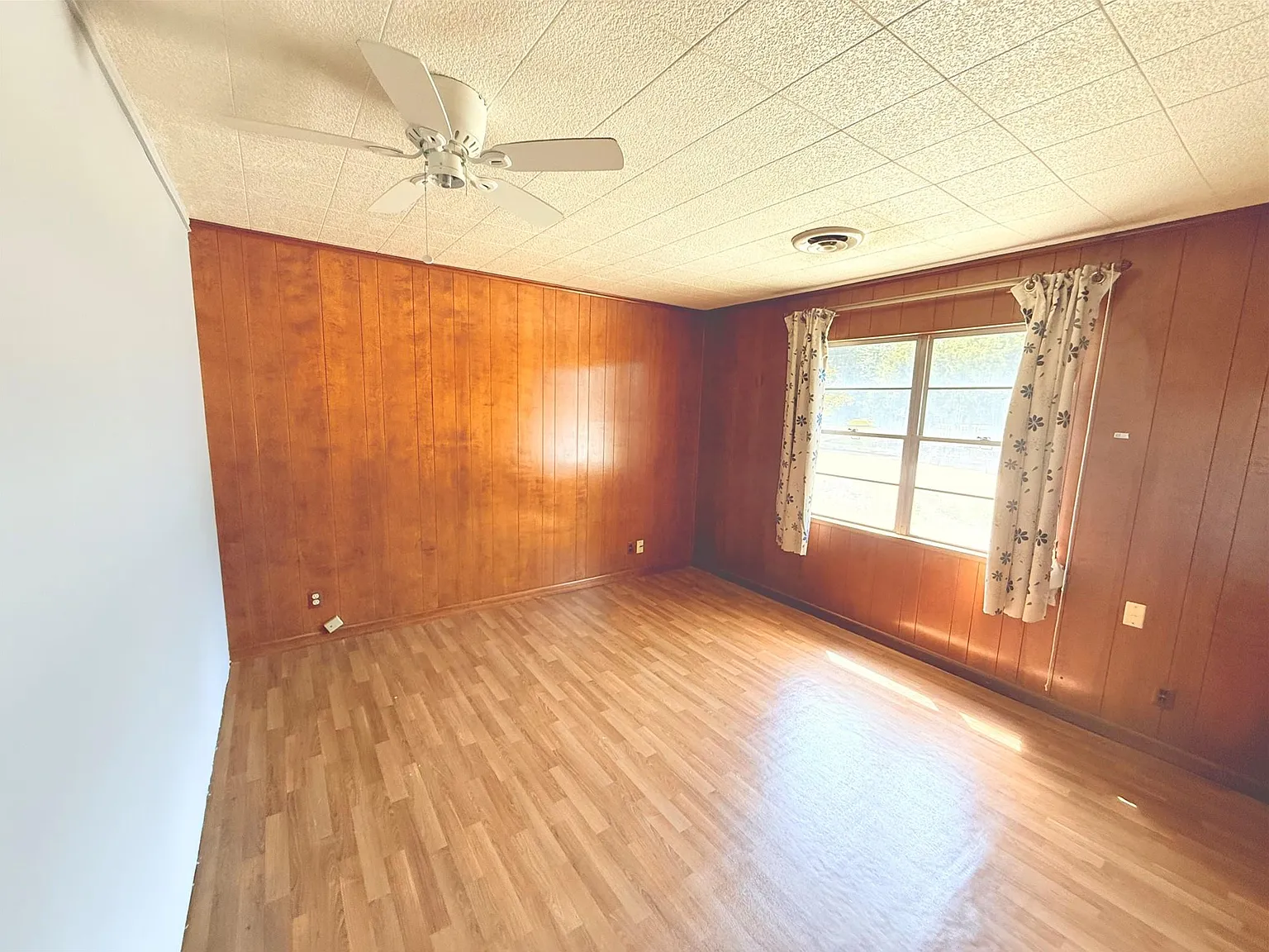 4 bed, 2.0 bath, 1474 sqft, $1,650 — Photo 2