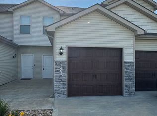8054 SW 4th St, Blue Springs, MO 64014