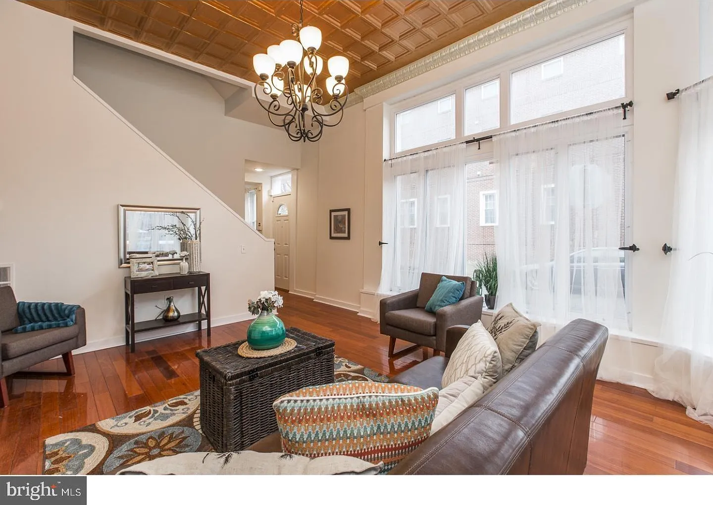 3 bed, 2.5 bath, 1720 sqft, $3,000 — Photo 2